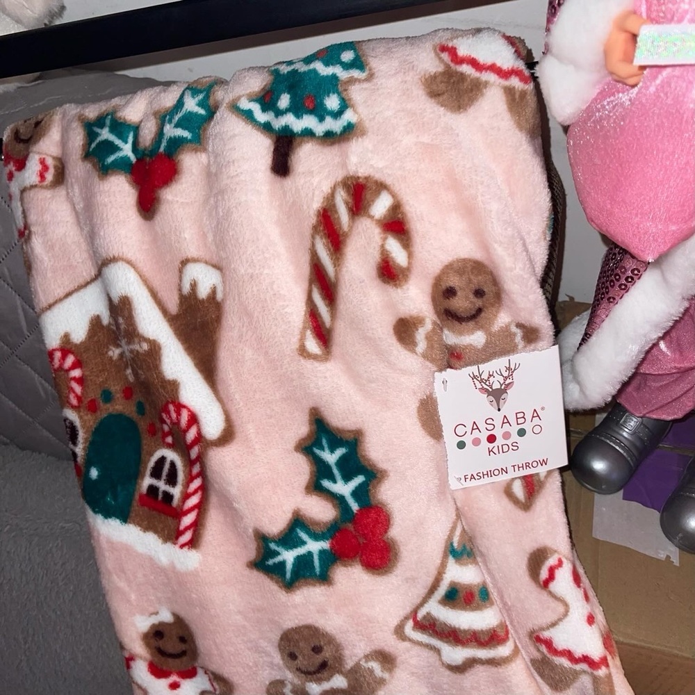 🎀 Casaba Pink Gingerbread Christmas Throw Blanket | NEW